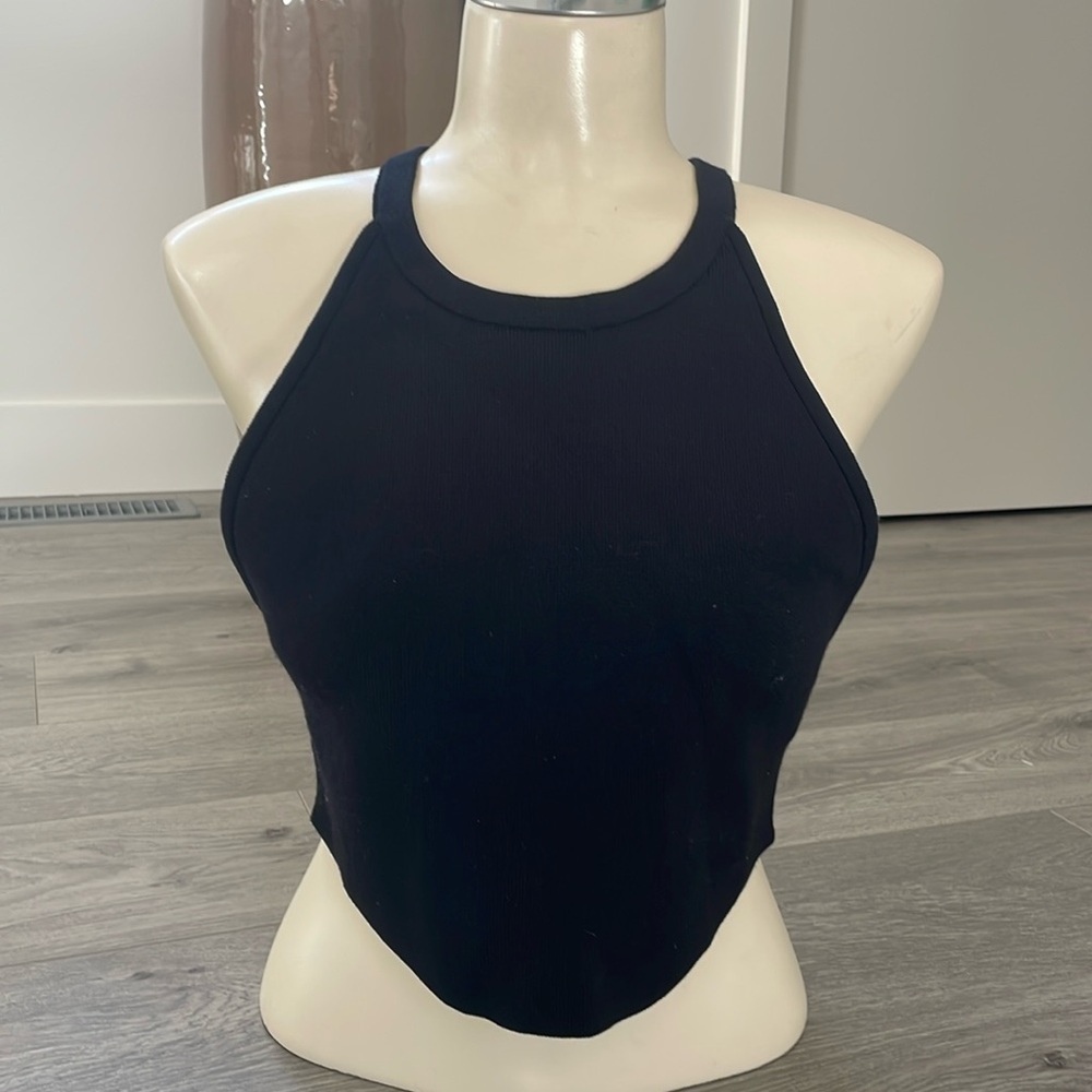 Aritzia Babaton Black Sculpted Knit Muscle Shirt .